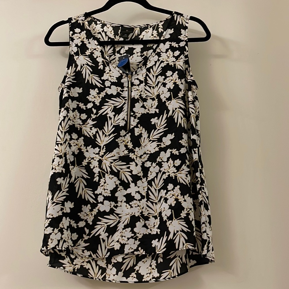 Worthington top without sleeves